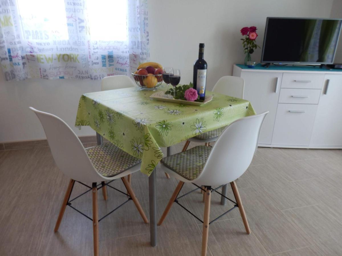 Apartman Laura ตรีบูนย์ ภายนอก รูปภาพ
