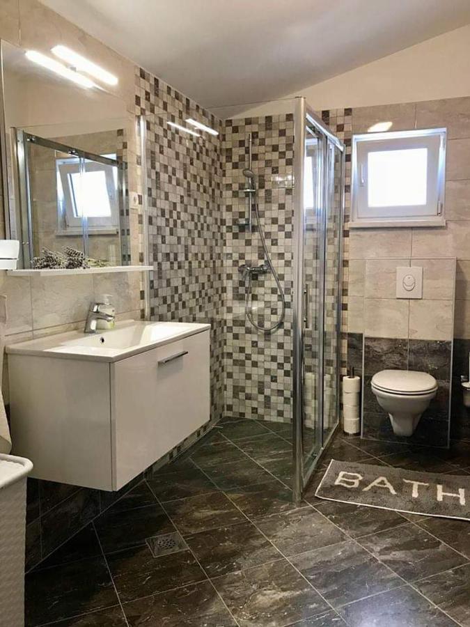 Apartman Laura ตรีบูนย์ ภายนอก รูปภาพ