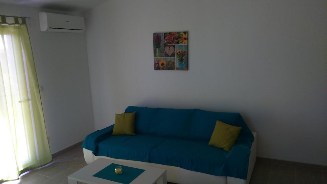 Apartman Laura ตรีบูนย์ ภายนอก รูปภาพ
