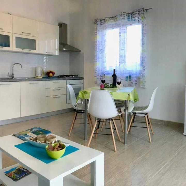 Apartman Laura ตรีบูนย์ ภายนอก รูปภาพ