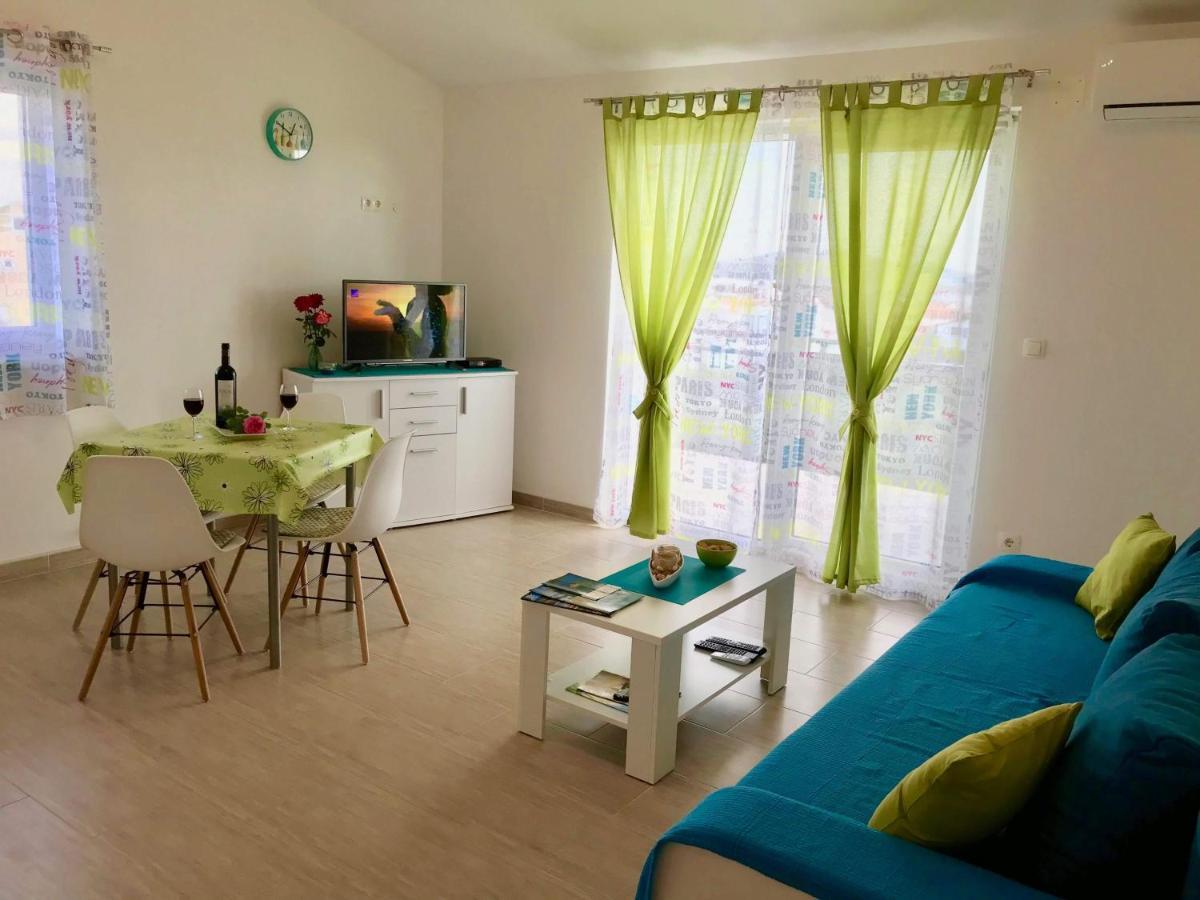 Apartman Laura ตรีบูนย์ ภายนอก รูปภาพ